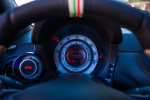 Abarth 695 Edizione Maserati 2013 года  (JP)